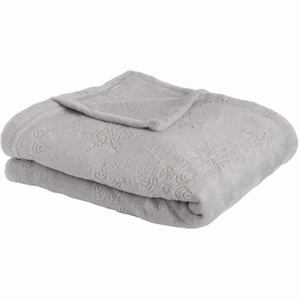 Wilko Snowflake Throw Grey 120 x 150cm Wilko