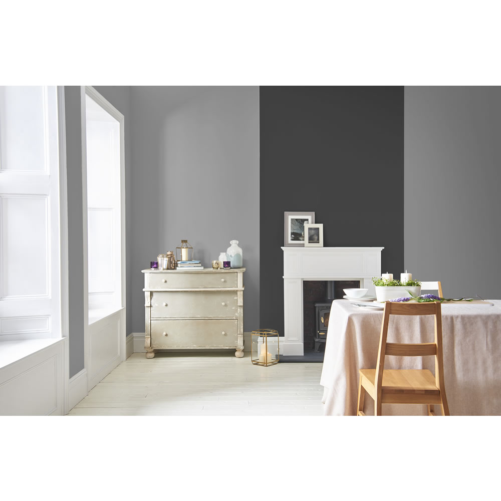 Wilko Barely Black Emulsion Paint Tester Pot 75ml Wilko