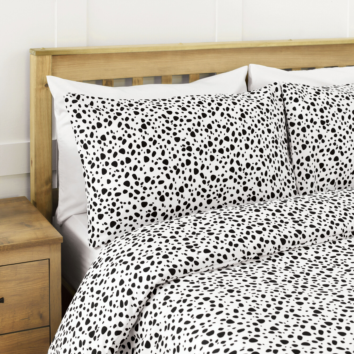 My Home Dottie King Size Monochrome Duvet Cover and Pillowcase Set Image 4