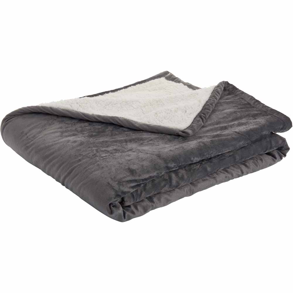 Wilko Fleece Sherpa Throw Grey 180 x 150cm Wilko