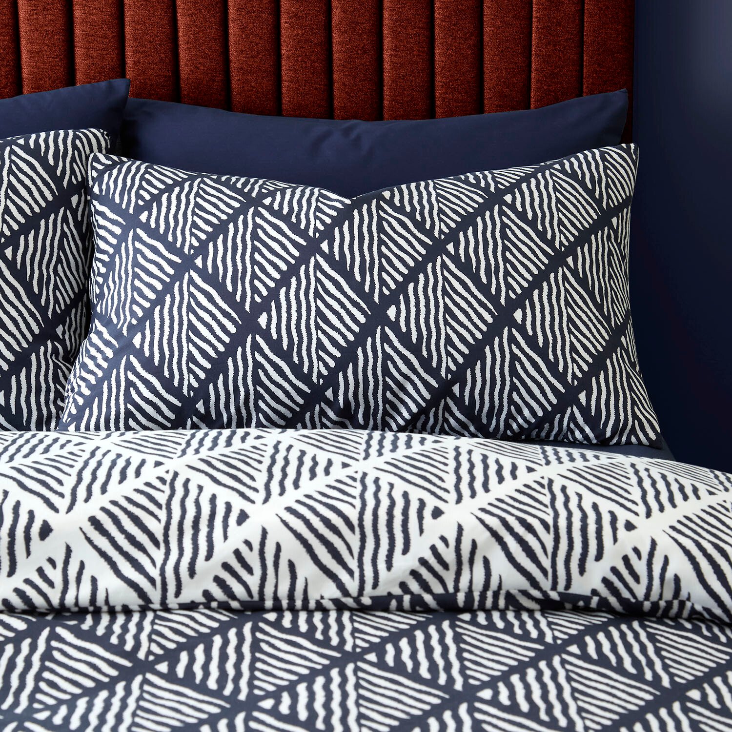 Artemis Duvet Set - Navy / King Image 3
