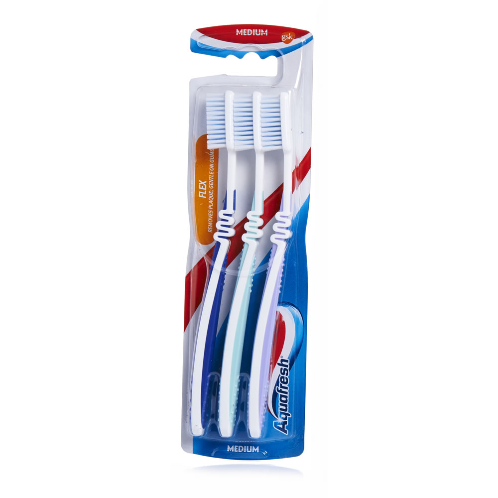 Aquafresh Toothbrush Medium 3pk Wilko