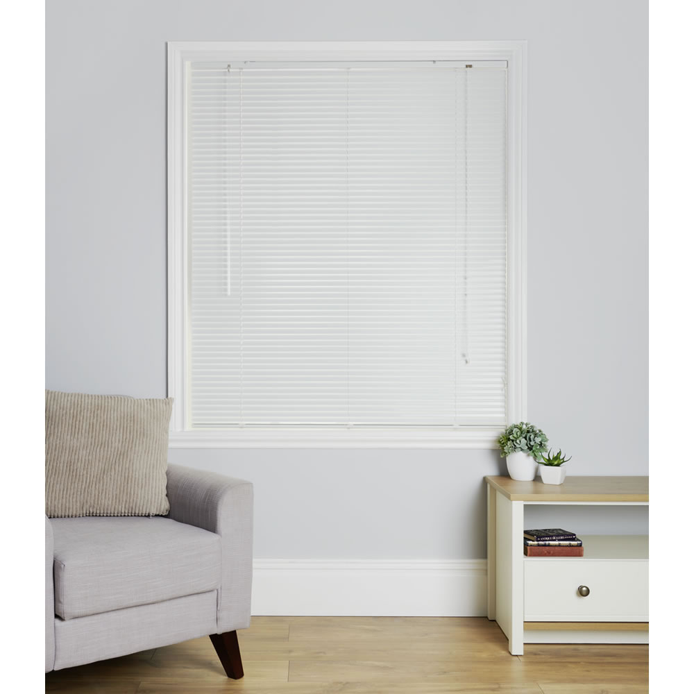 Wilko White Aluminium Venetian Blind 90 W x 160cm D Image 2