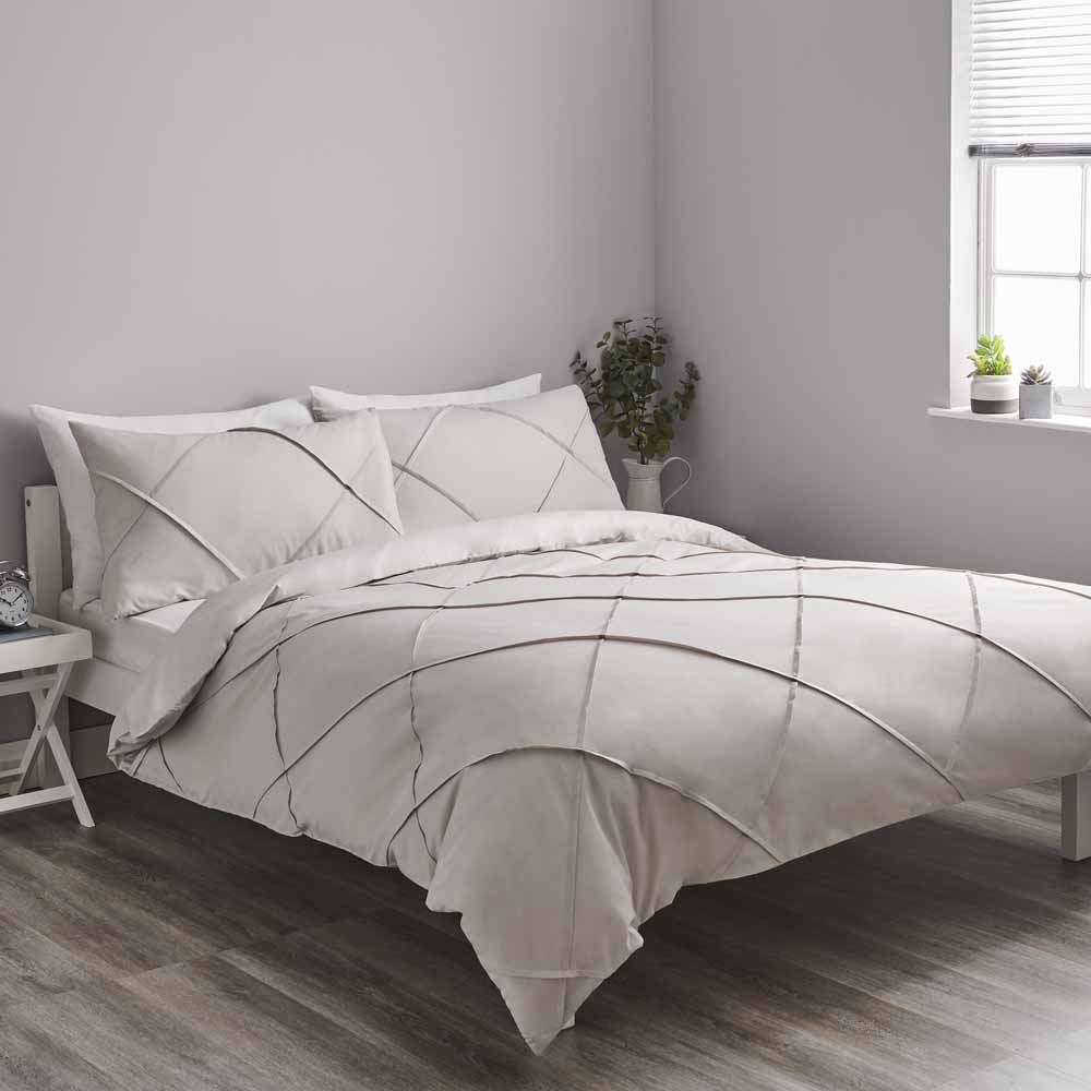 Wilko Grey Diamond Pintuck Double Duvet Set Wilko