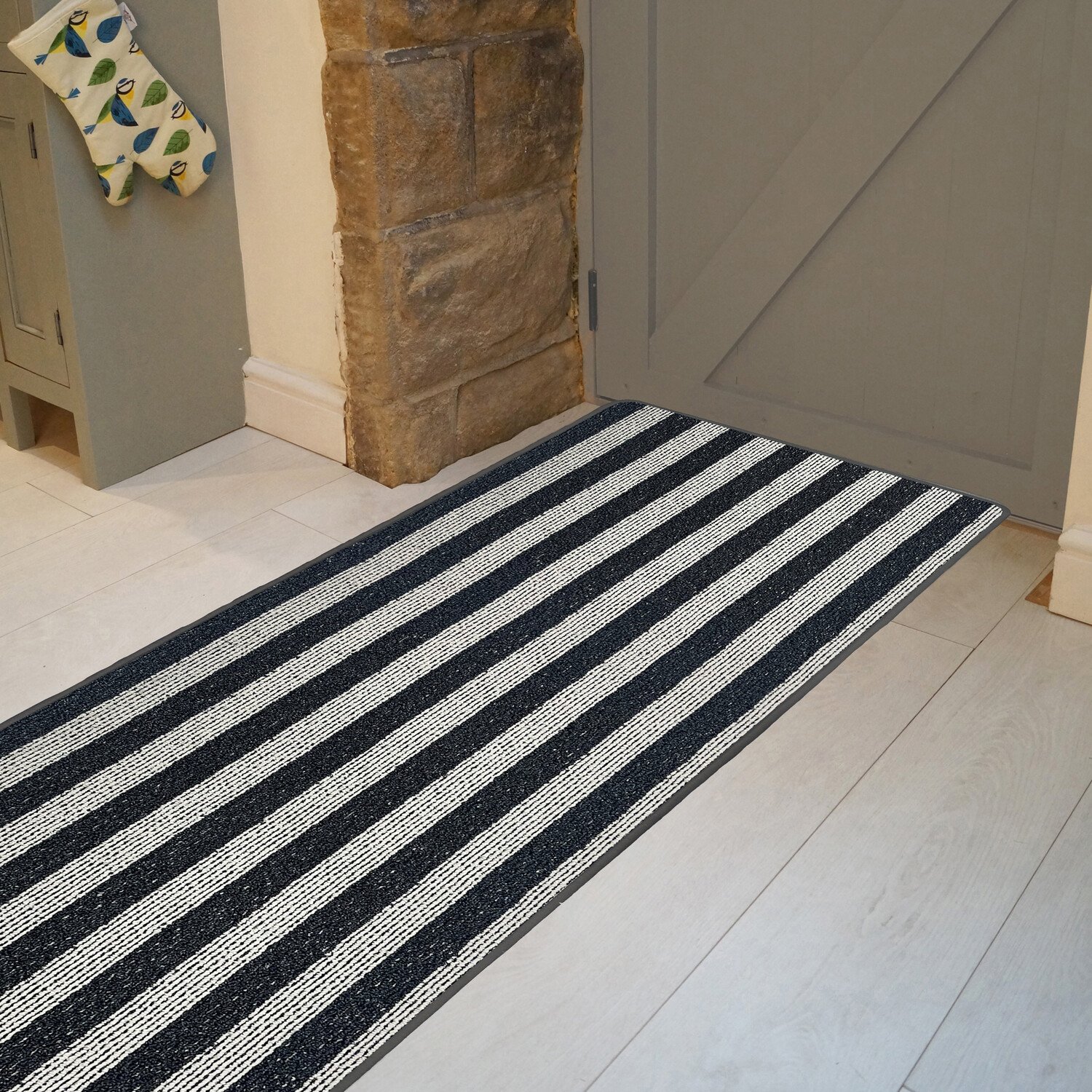Wide Stripe Runner Black Image 3