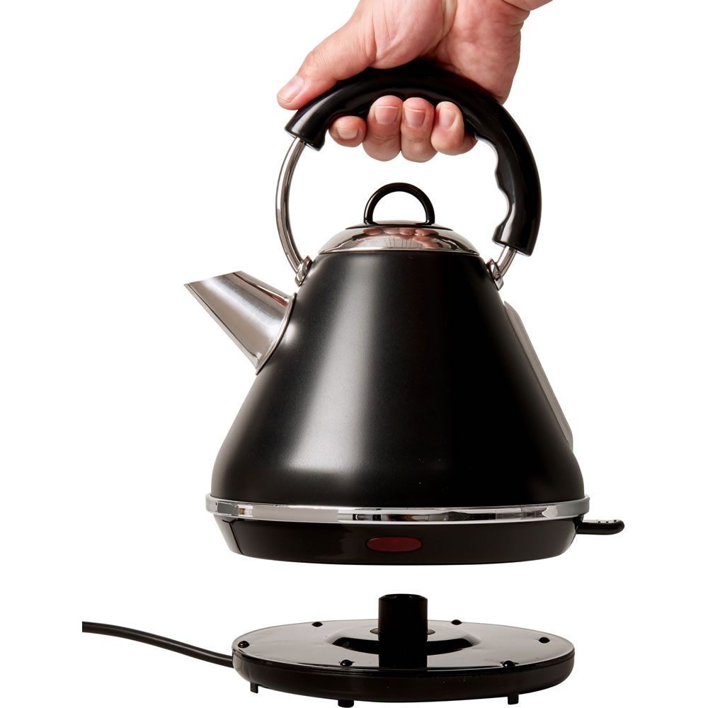 Wilko Matt Black Pyramid Kettle Image 4