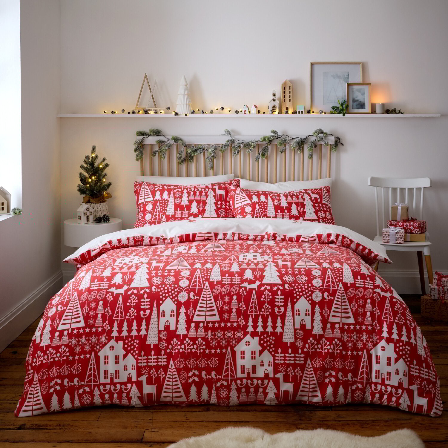 Christmas Houses Duvet Set - Red / Single Image 1
