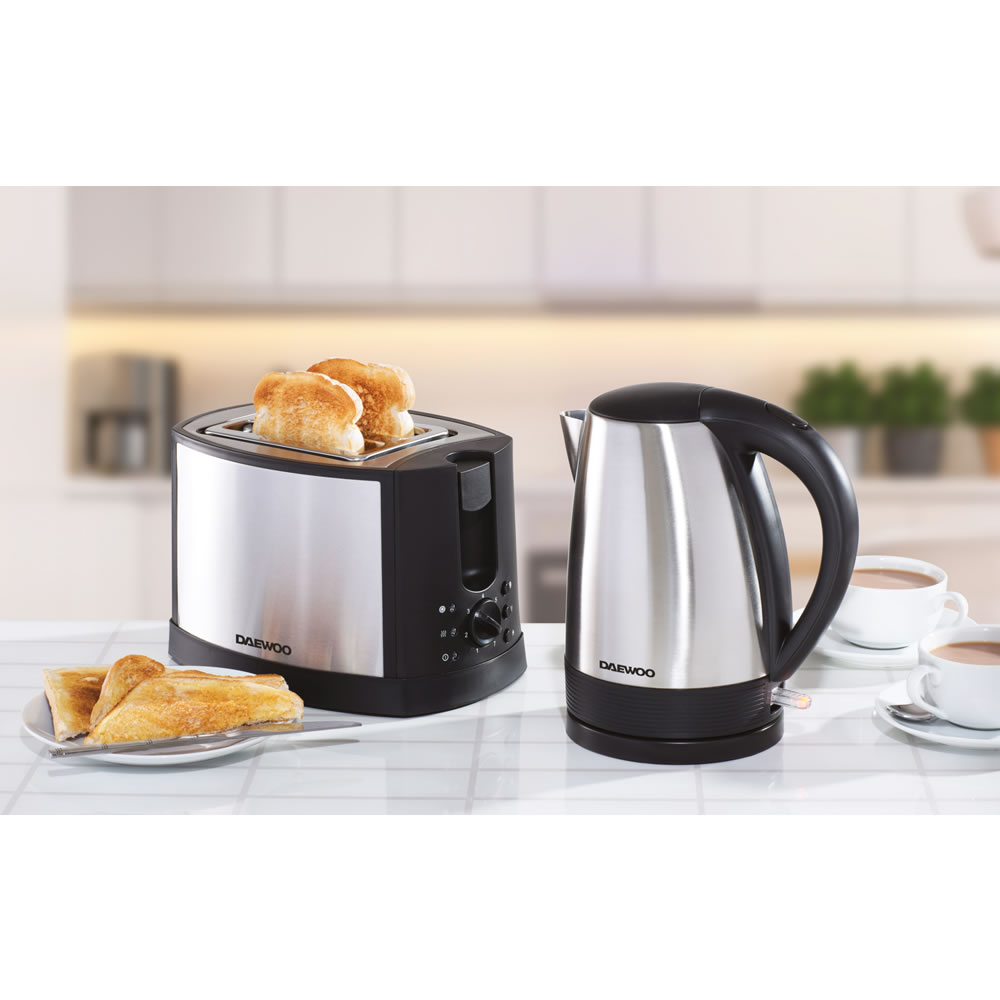 Daewoo Stainless Steel Kettle and Toaster Set Image 3