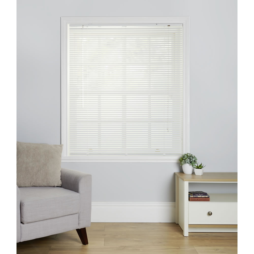 Wilko White Aluminium Venetian Blind 180 W x 160cm D Image 1