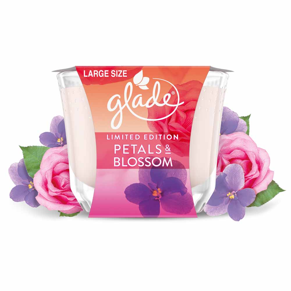 Glade Large Limited Edition Candle Petals and Blossom 224g Wilko
