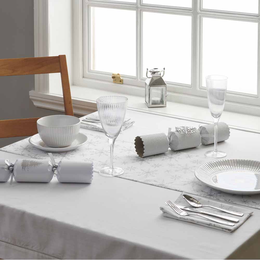 Wilko Snowflake Design Table Runner 30 x 180cm Wilko