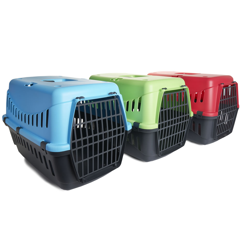 Single Wilko Medium Pet Carrier in Assorted styles Image 1