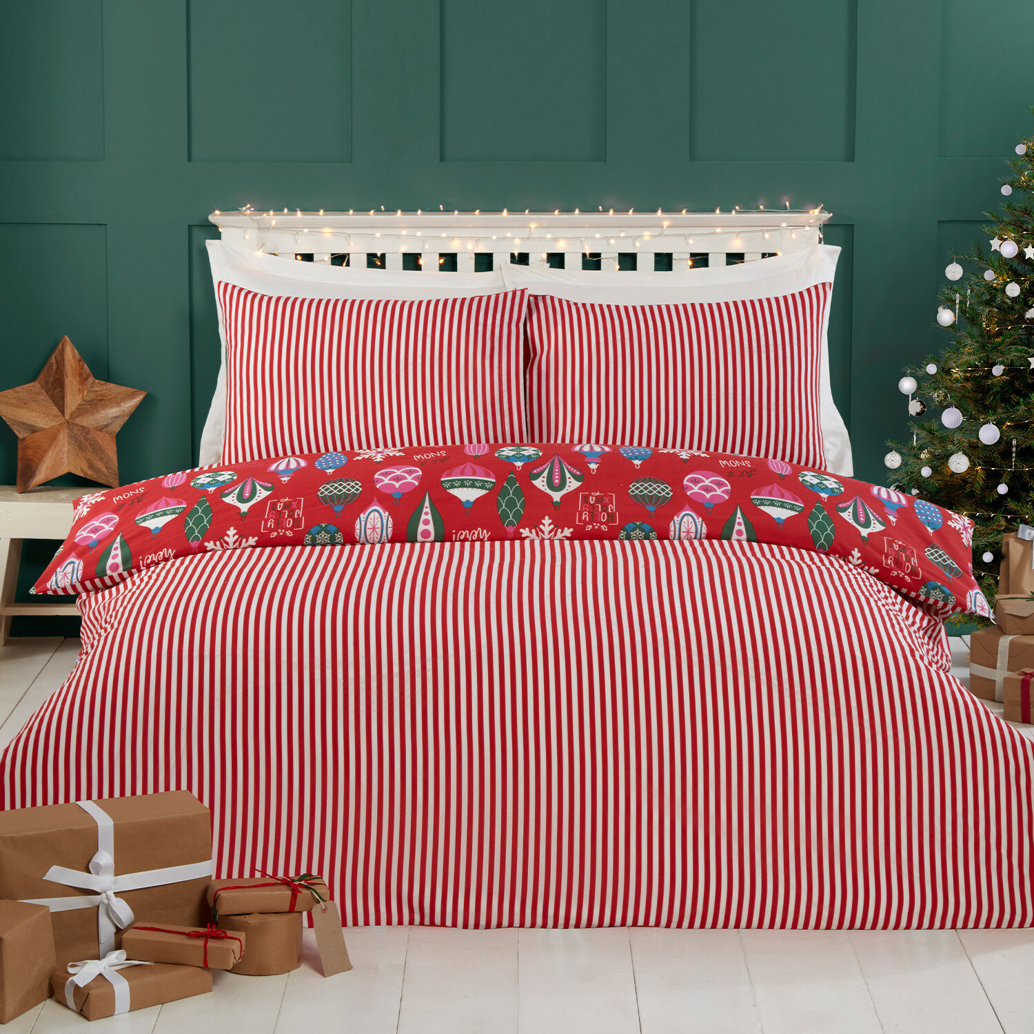 Merry and Bright Duvet Cover and Pillowcase Set - Red / Superking Image 2