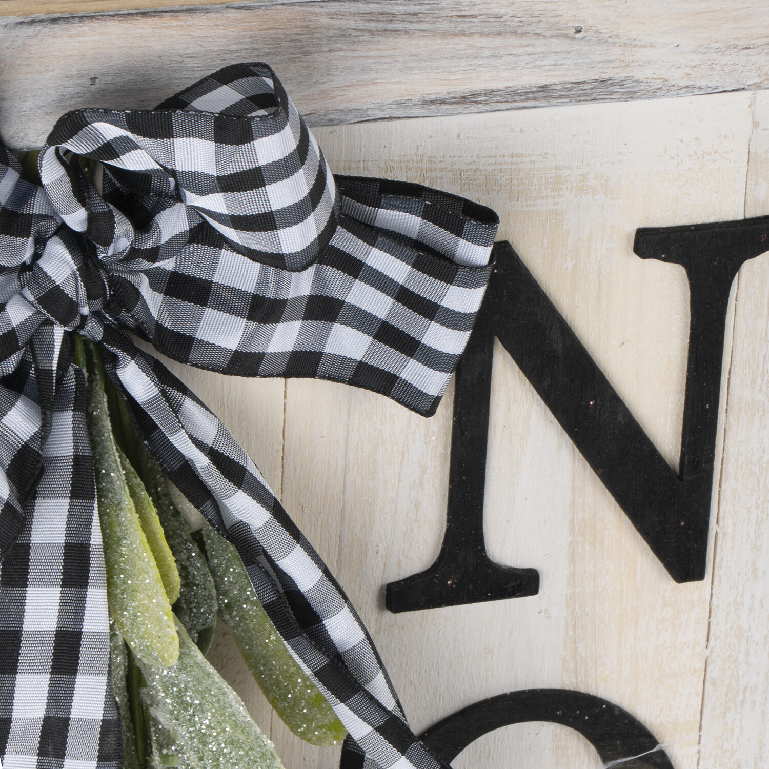 Farmhouse Mistletoe Noel Sign Image 2