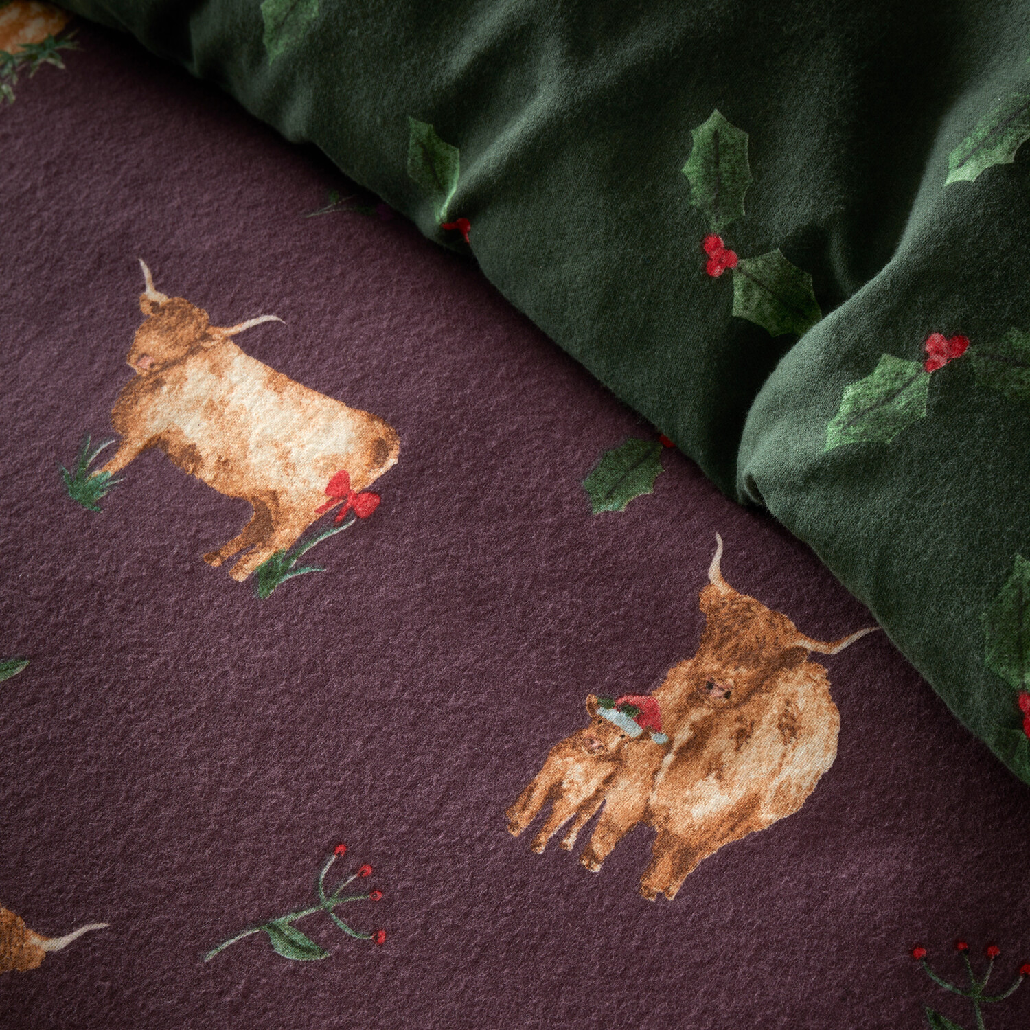 Christmas Highland Cows Duvet Set Burgundy and Green King Image 4
