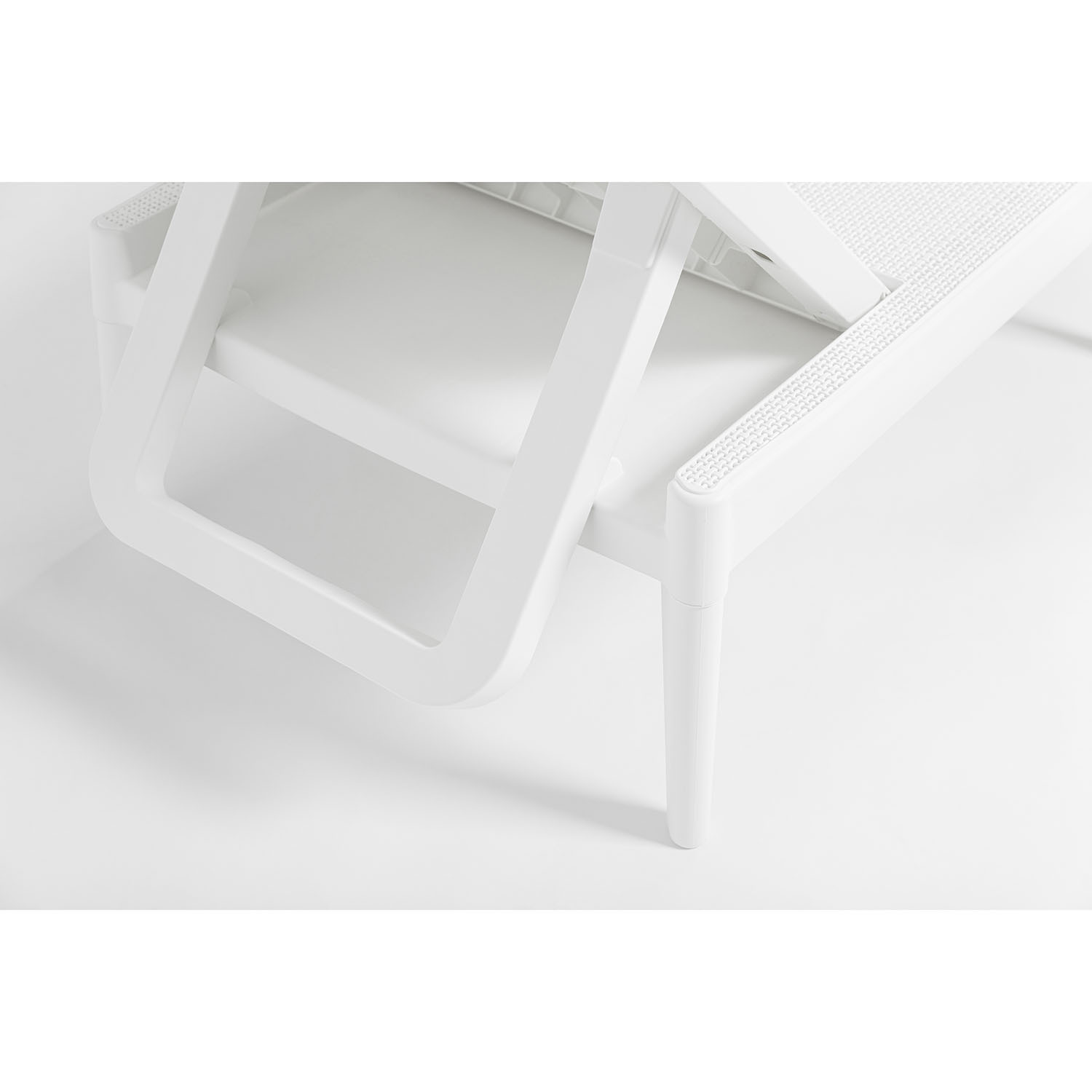 Sirolo White Sun Lounger Image 4