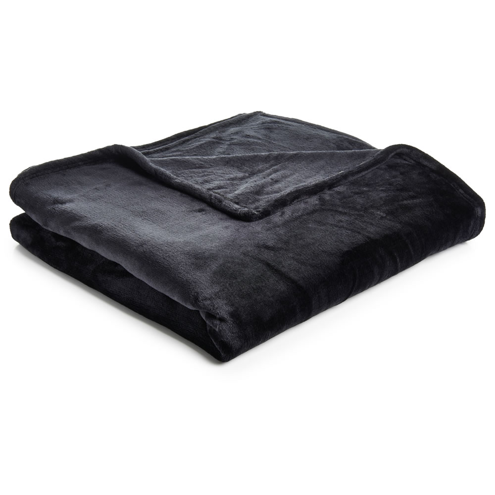 Wilko Black Supersoft Throw 200 x 200cm Wilko