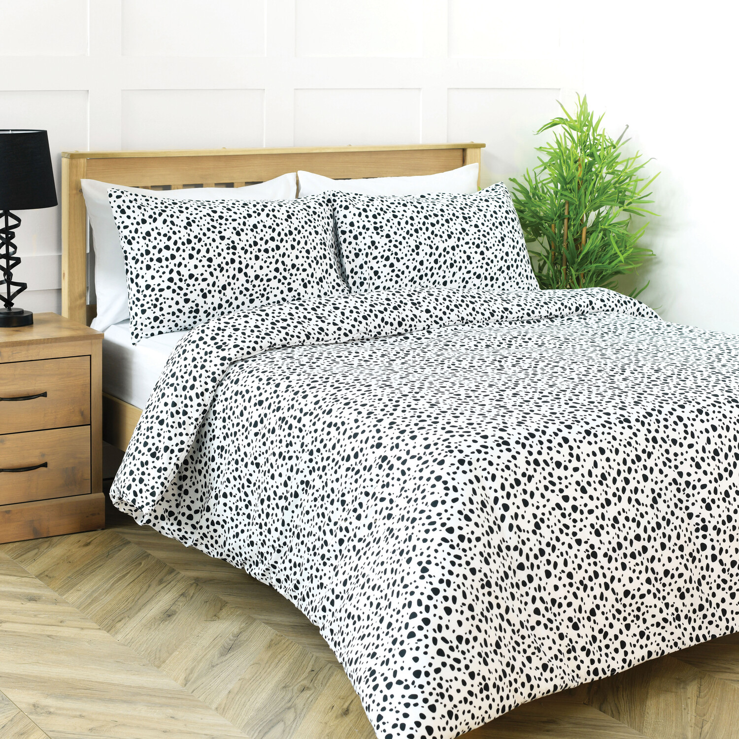 My Home Dottie King Size Monochrome Duvet Cover and Pillowcase Set Image 2