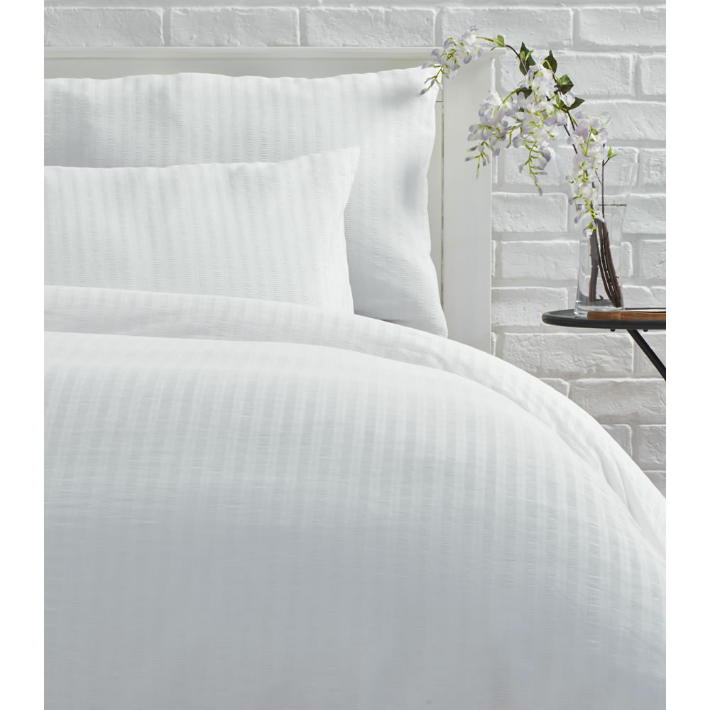 Wilko Duvet Set King Seersucker White Image 1