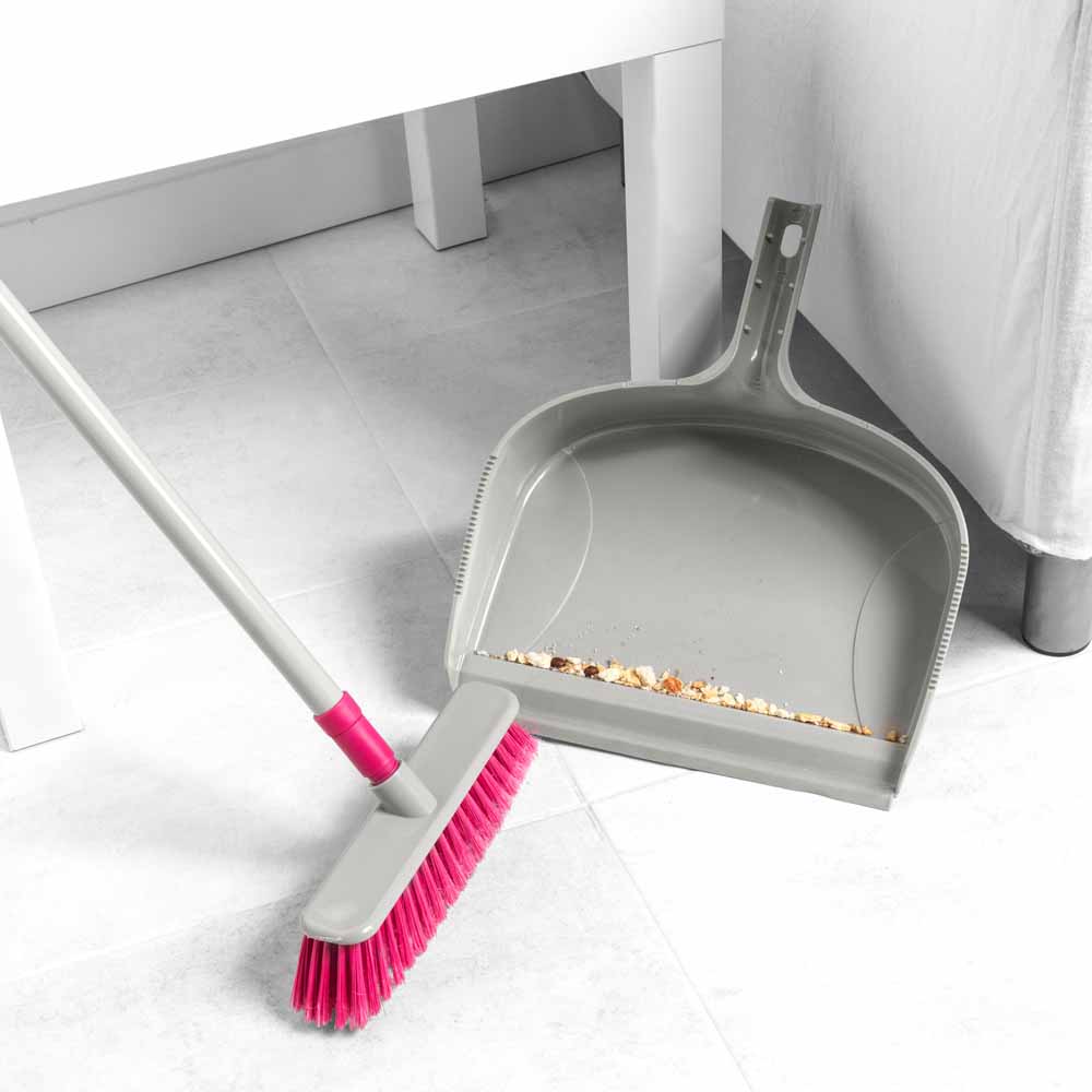 Kleeneze Broom with Dustpan Image 2