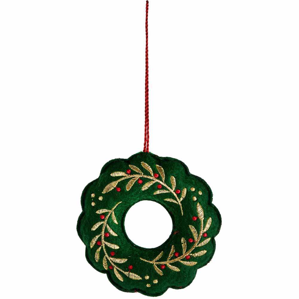 Wilko Cosy Felt Wreath Christmas Decorations 4 Pack Image 2