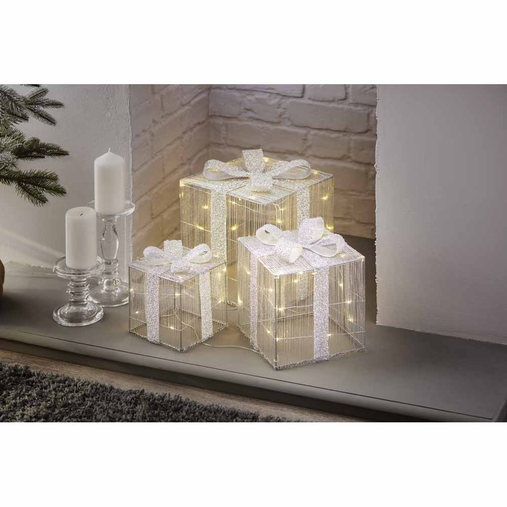 Wilko Battery Operated Silver Light Up Parcels 3 Pack Image 6