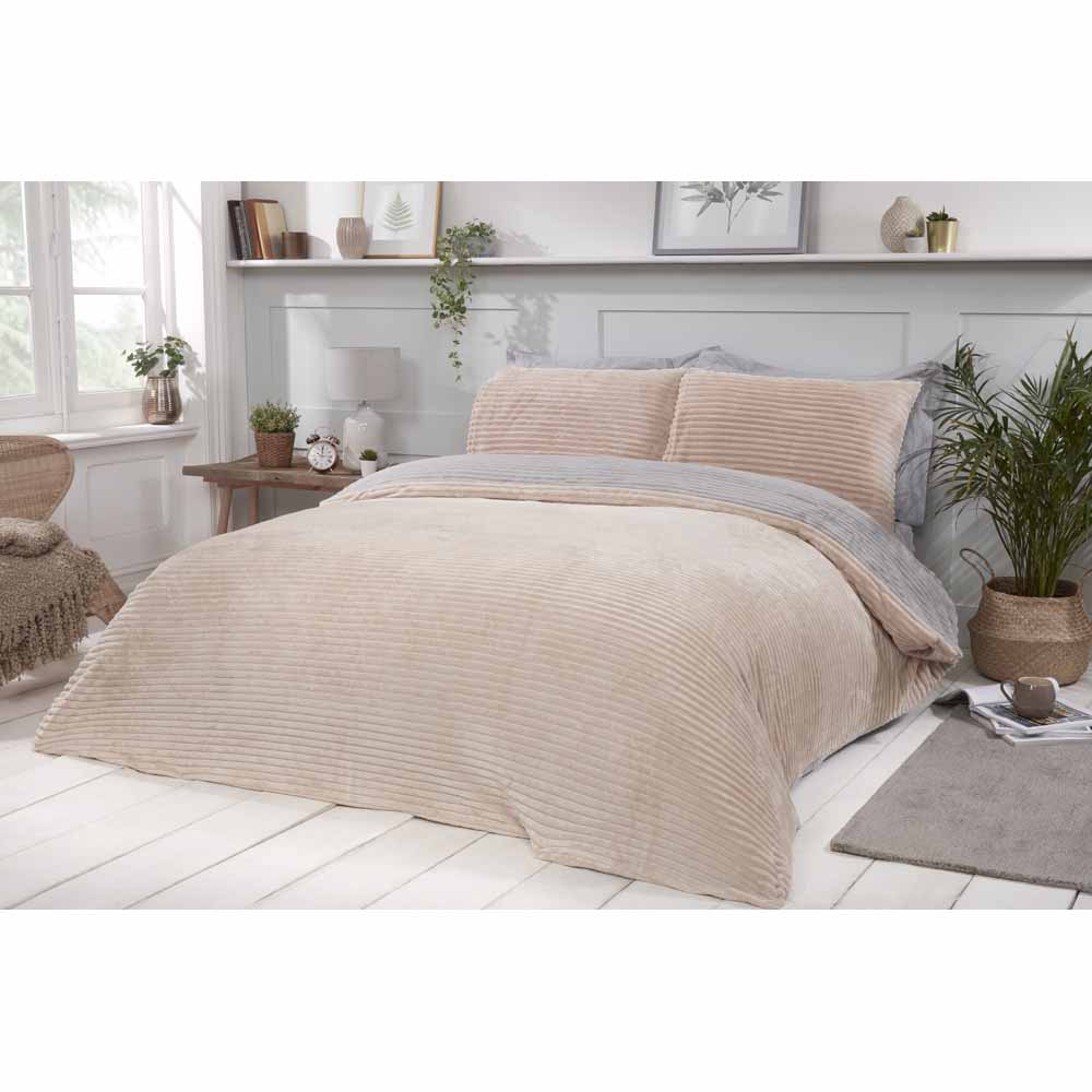 Sleepdown Champagne Ribbed Fleece Super King Duvet Set Wilko
