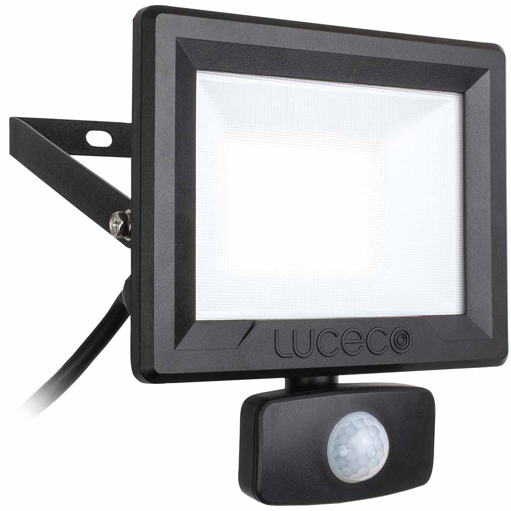 Luceco Eco Flood Pir Ip54 Black 2400lm, Outdoor Led Floodlight With Sensor