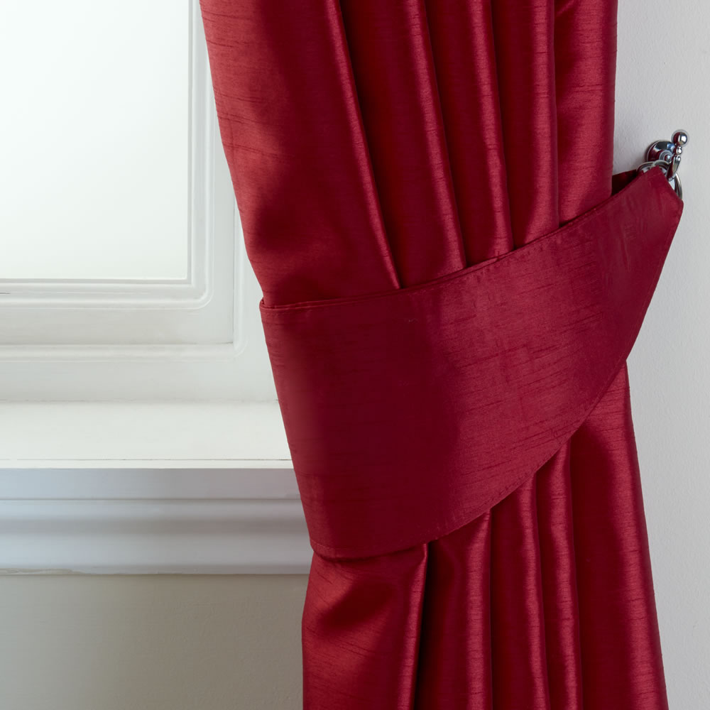 Wilko Red Faux Silk Eyelet Curtains 167 W x 137cm D Image 3