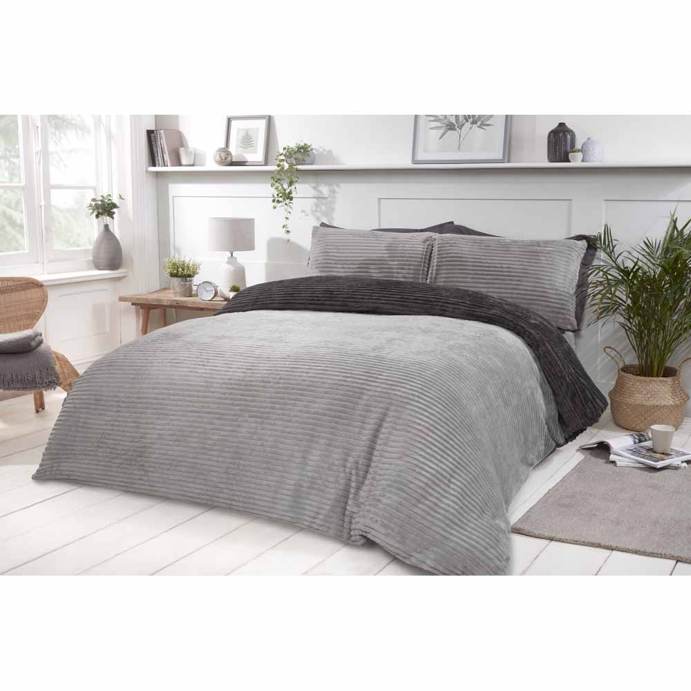 Sleepdown Charcoal Ribbed Fleece Super King Duvet Set Wilko