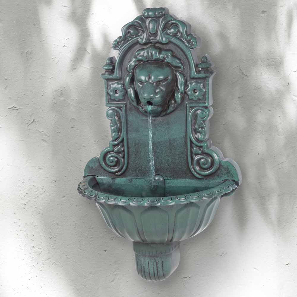 GardenKraft Wall mounted Lion Head Water Fountain Wilko