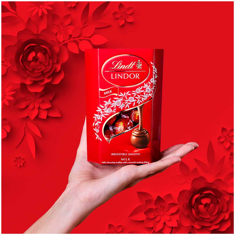 Lindt Lindor Milk Chocolate Truffles 200g Image 3