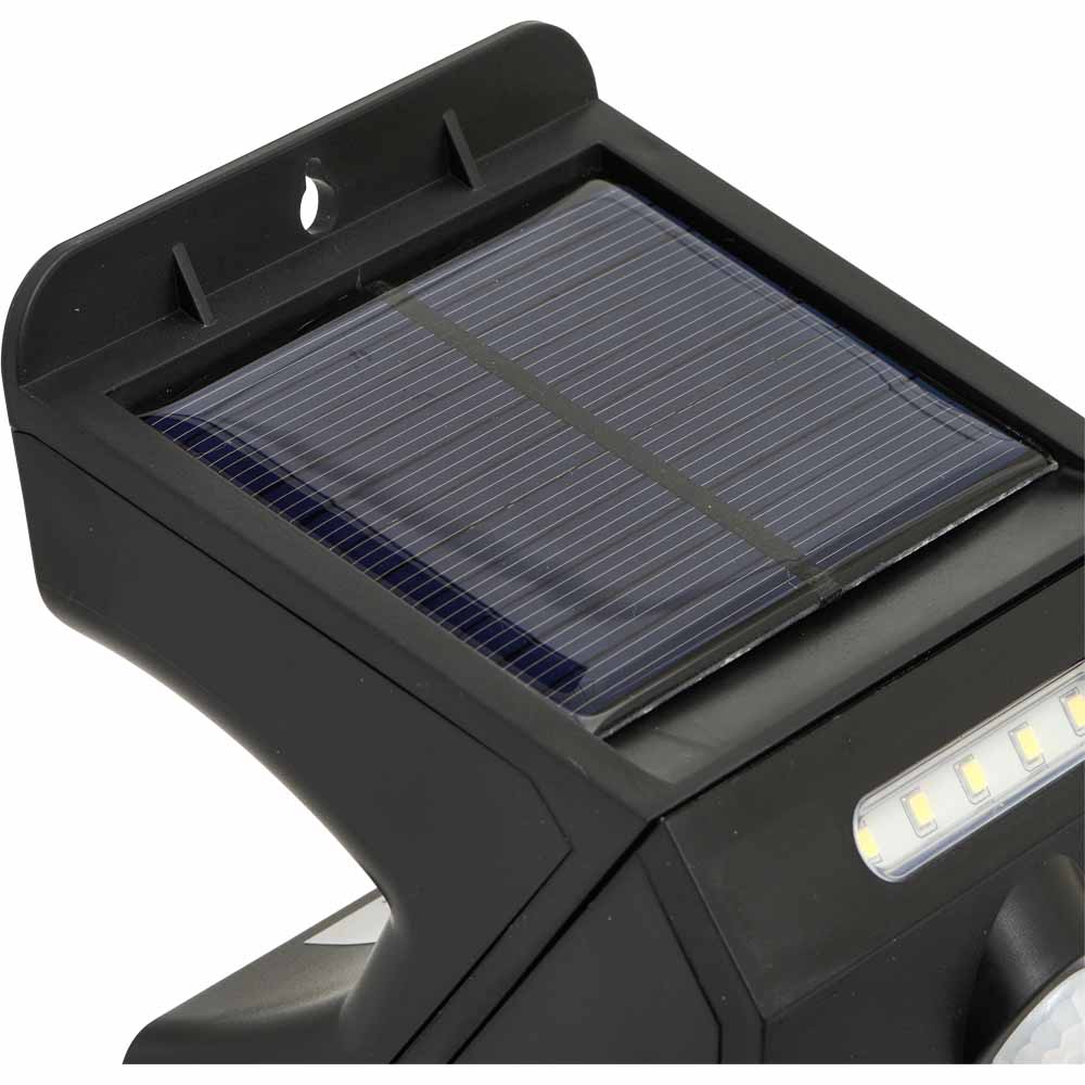 Wilko Solar Sensor Premium Wall Light Image 4