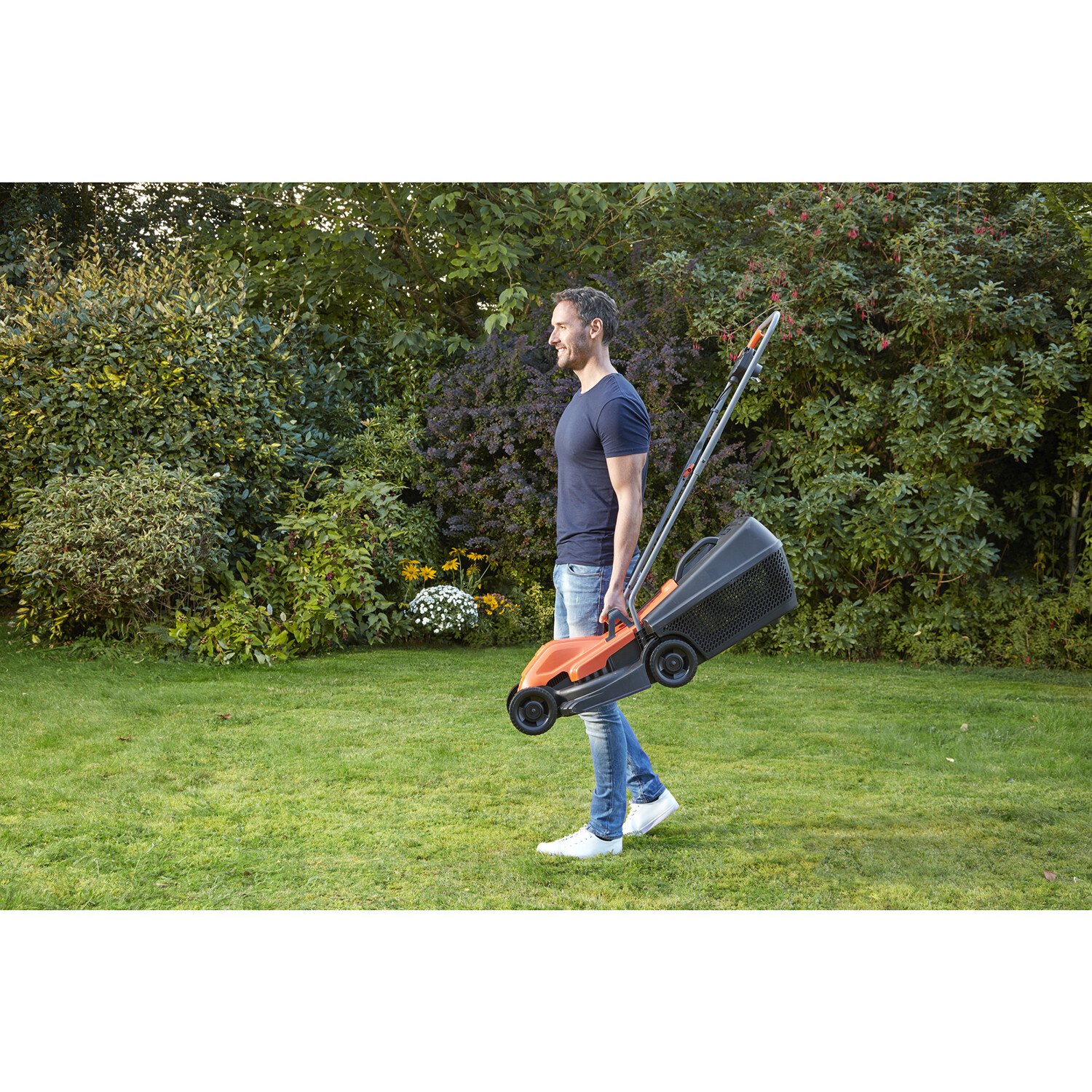 BLACK+DECKER 1200W Hand Propelled 32cm Rotary Electric Lawn Mower  Image 4