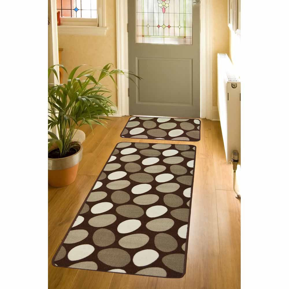 Stepping Stones Chocolate Runner with Mat 57 x 180cm and 57 x 40cm Image 4