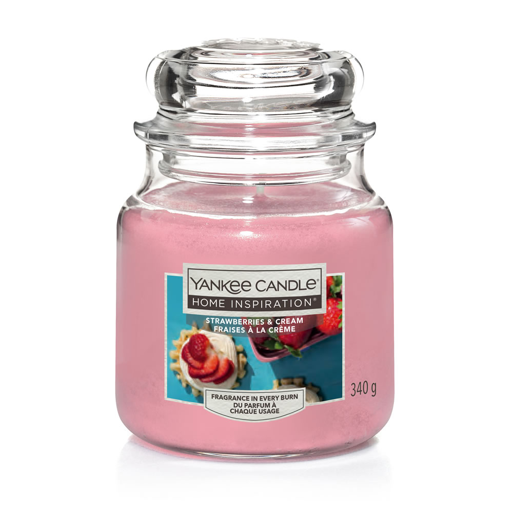 Yankee Candle Medium Jar Strawberries and Cream Image