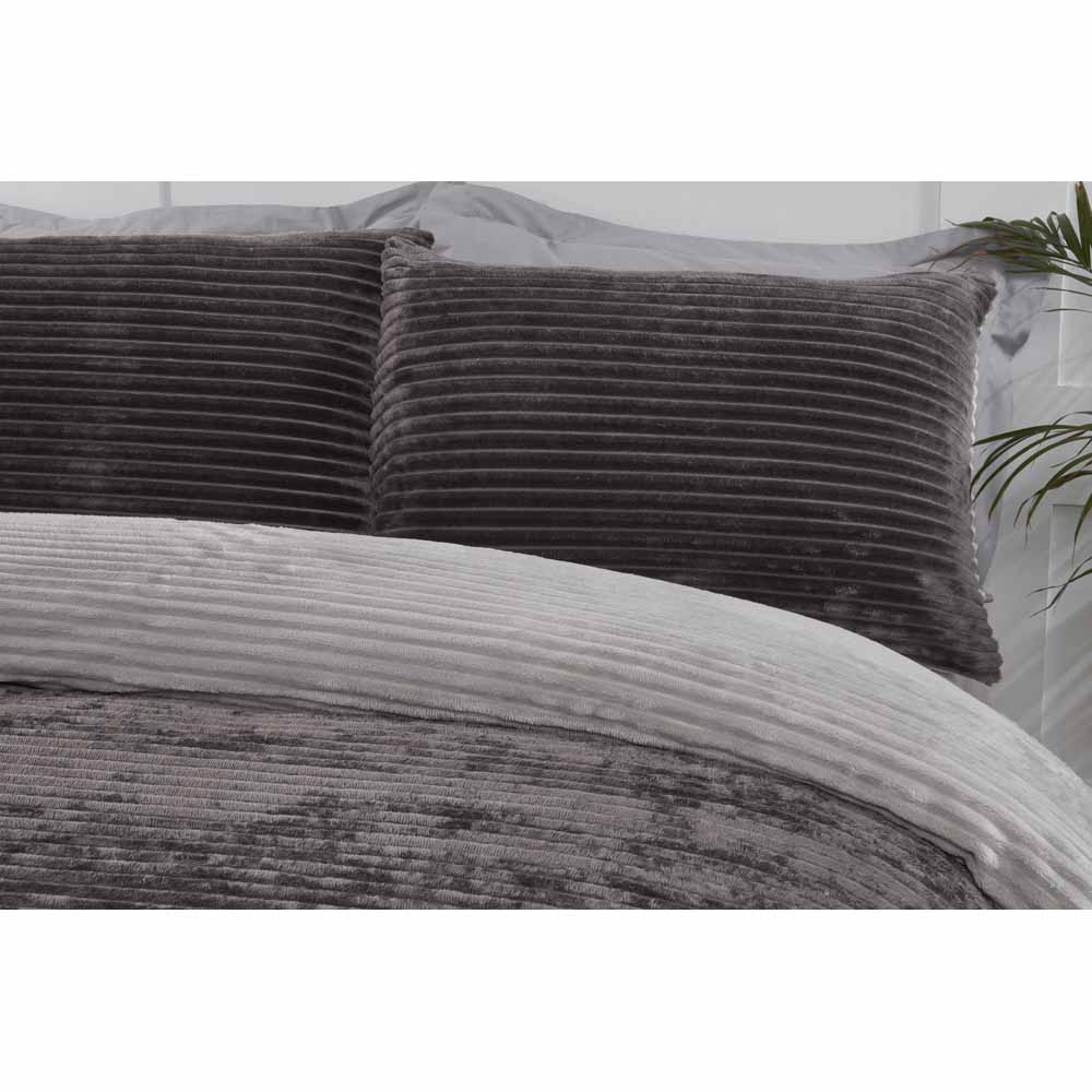 Sleepdown Charcoal Ribbed Fleece Super King Duvet Set Image 1