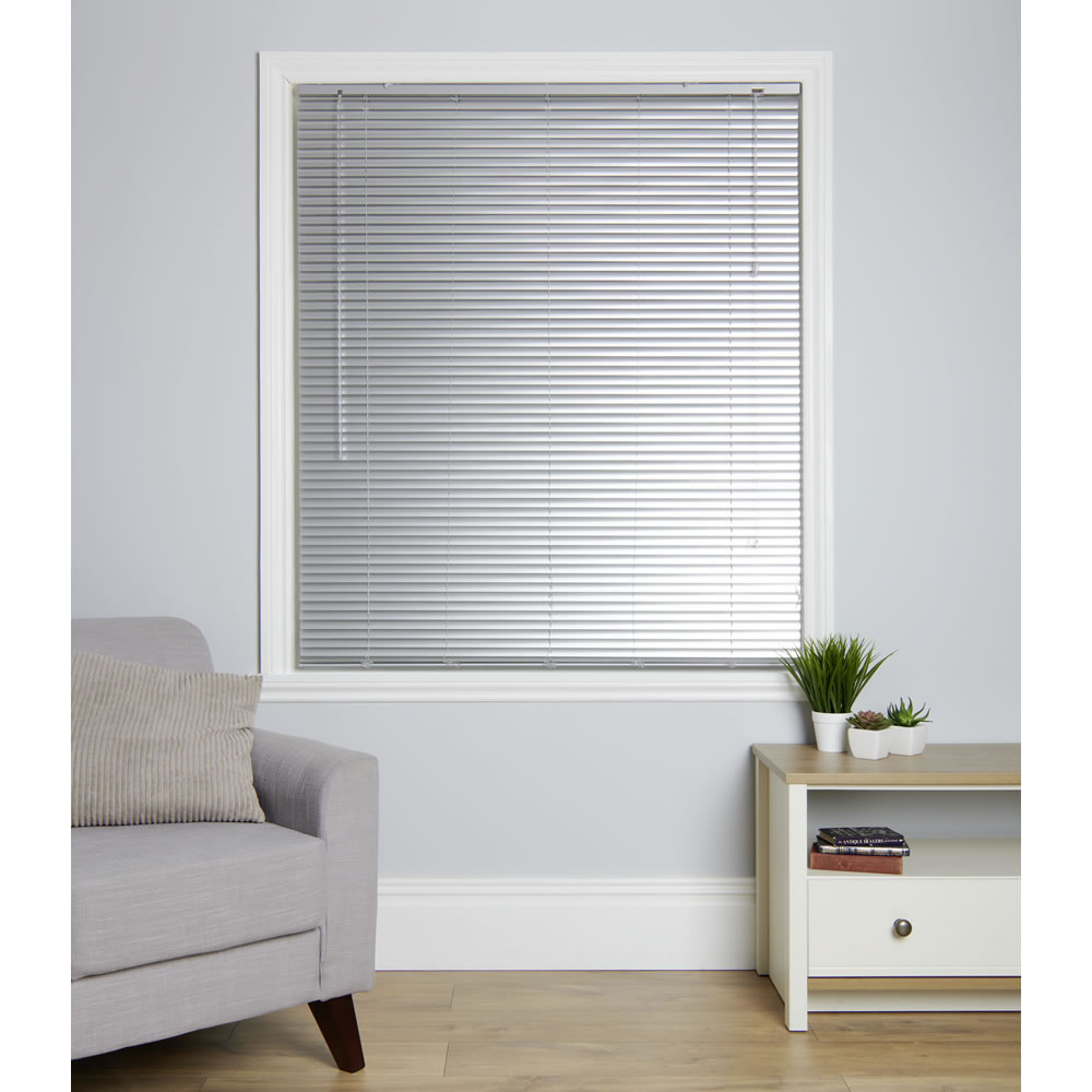 Wilko Silver Aluminium Venetian Blind 60 W x 160cm D Image 2