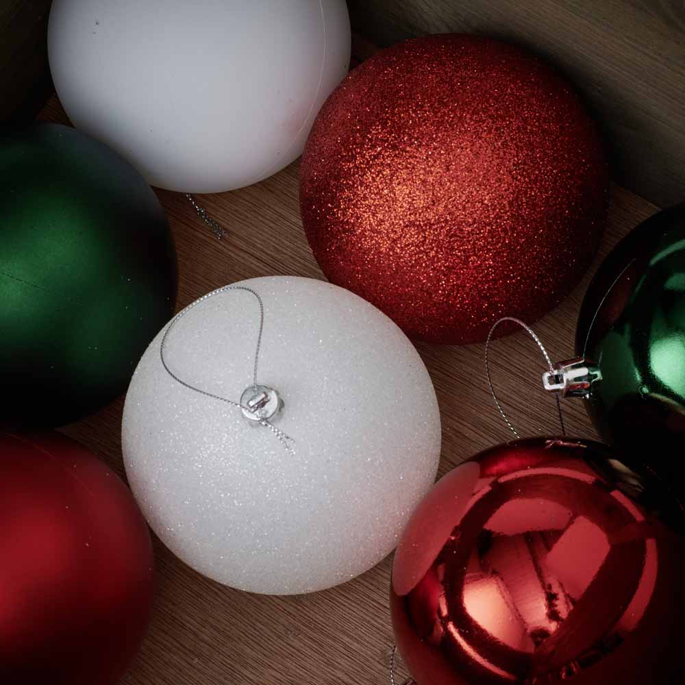 Wilko Traditional 7 Pack Mix Colour Christmas Bauble Image 2