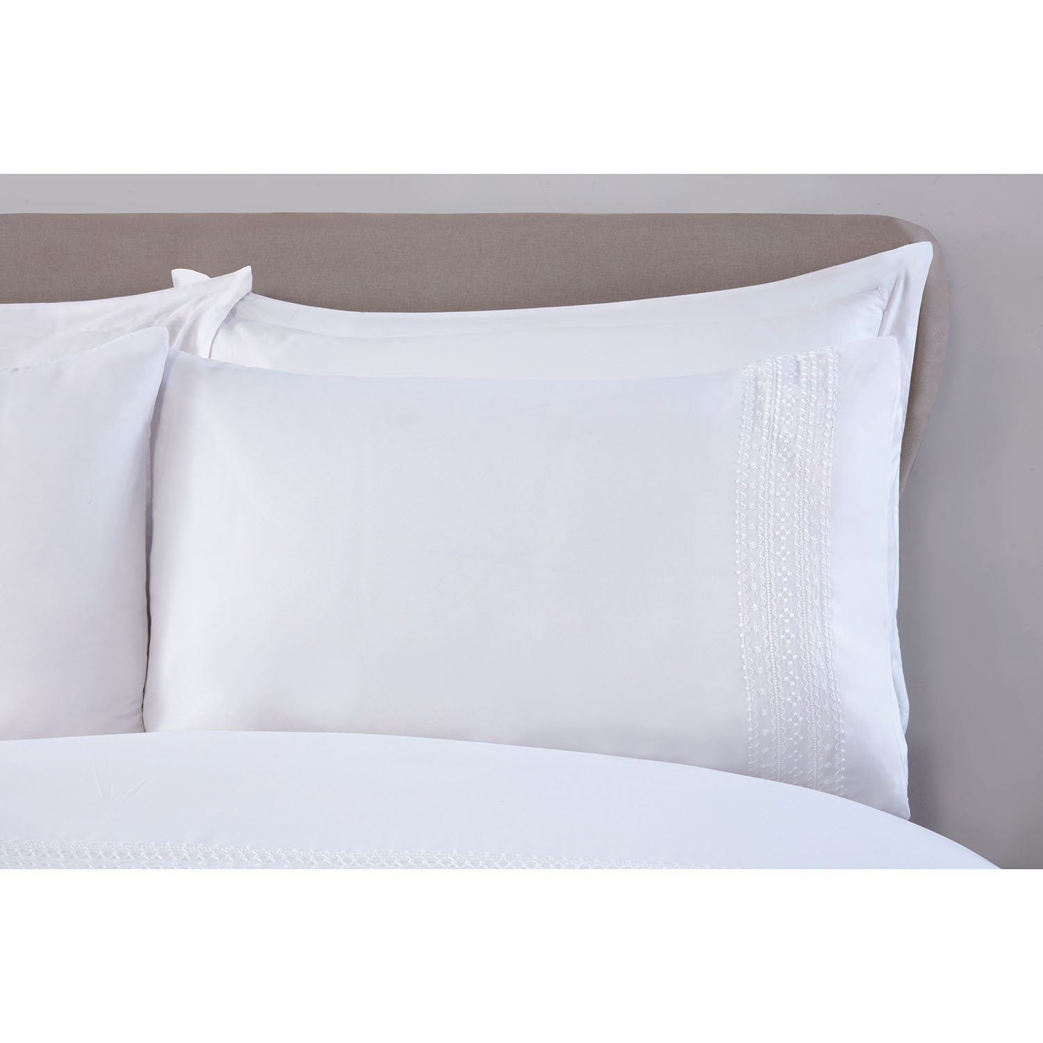 Ariah Embroidered Duvet Set - White / King Image 3