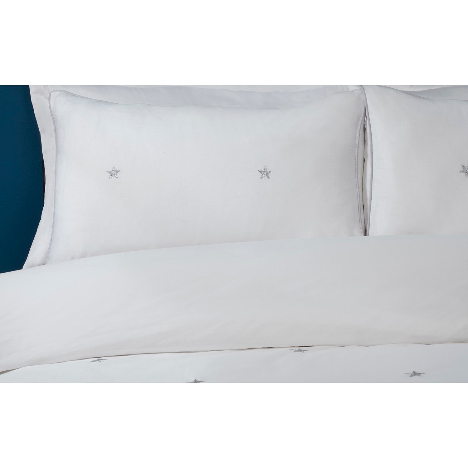 Stars Embroidered Duvet Cover and Pillowcase Set - White / Double Image 2