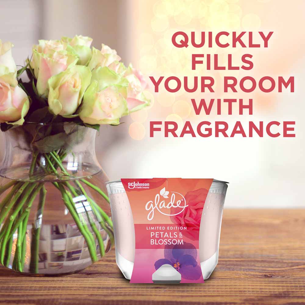 Glade Large Limited Edition Candle Petals and Blossom 224g Image 5