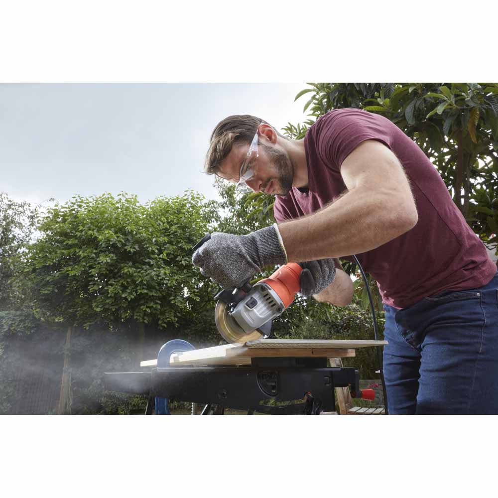 Black and Decker Angle Grinder 115mm 710W Image 2