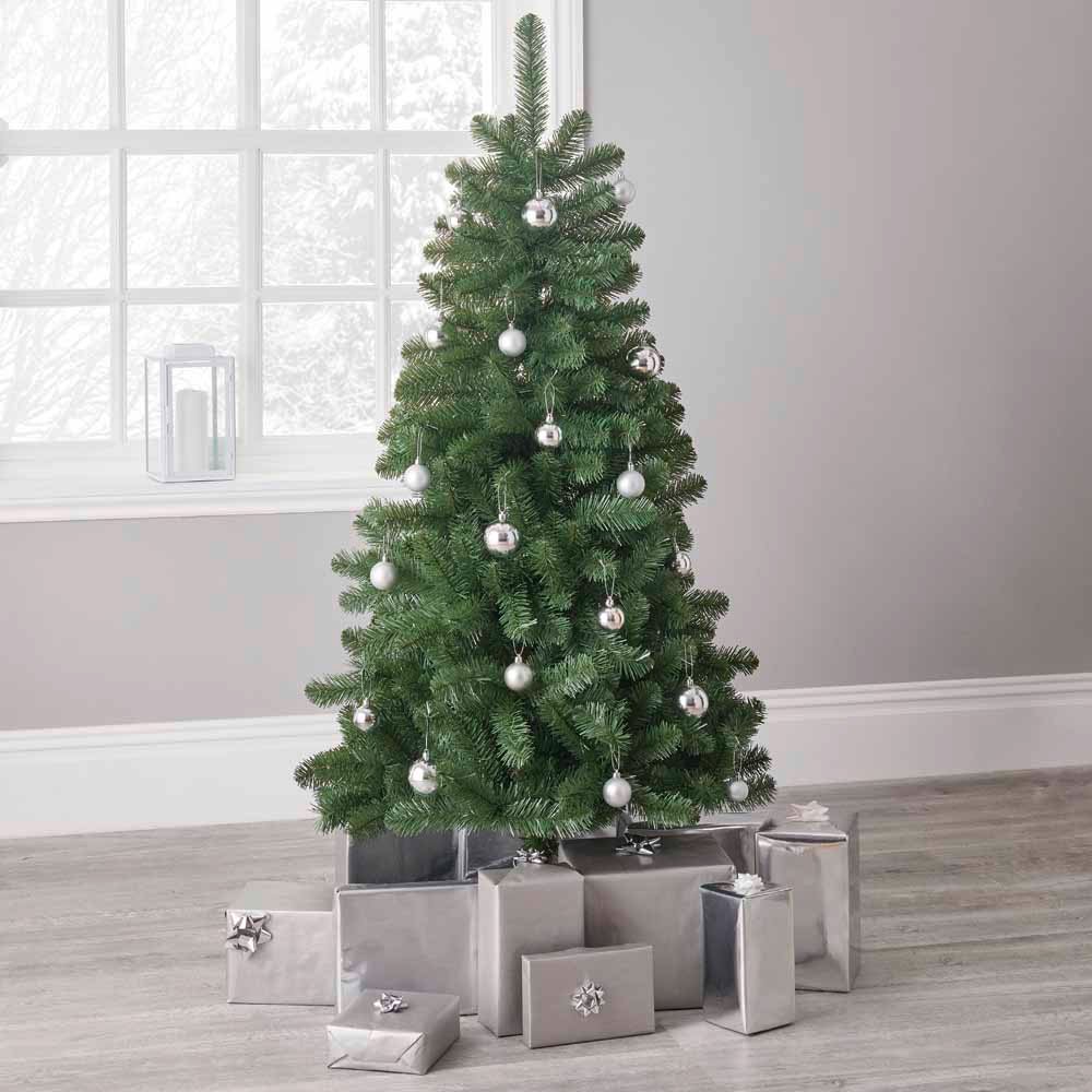 Wilko 5ft Scandinavian Fir Artificial Christmas Tree Image 7