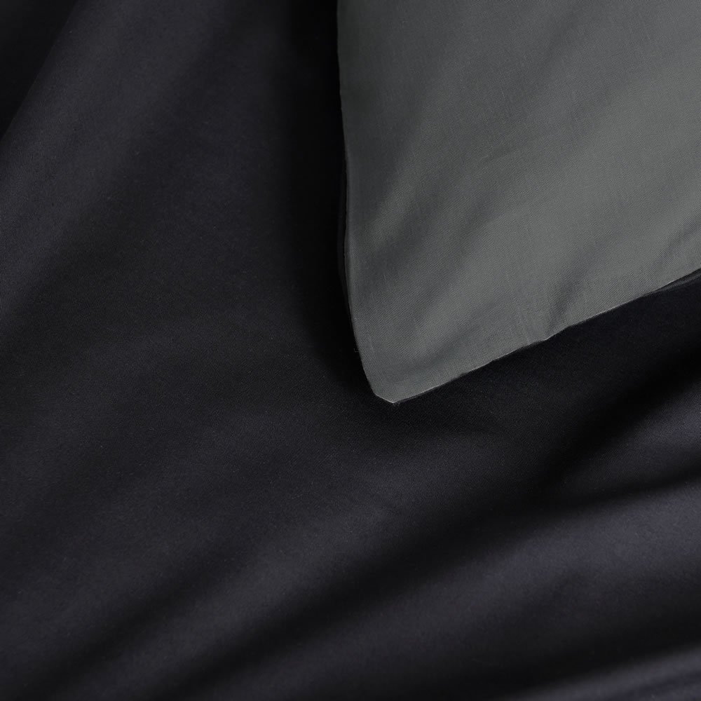 Wilko Single Black and Charcoal 144 Thread Count Reversible Duvet Set Image 4