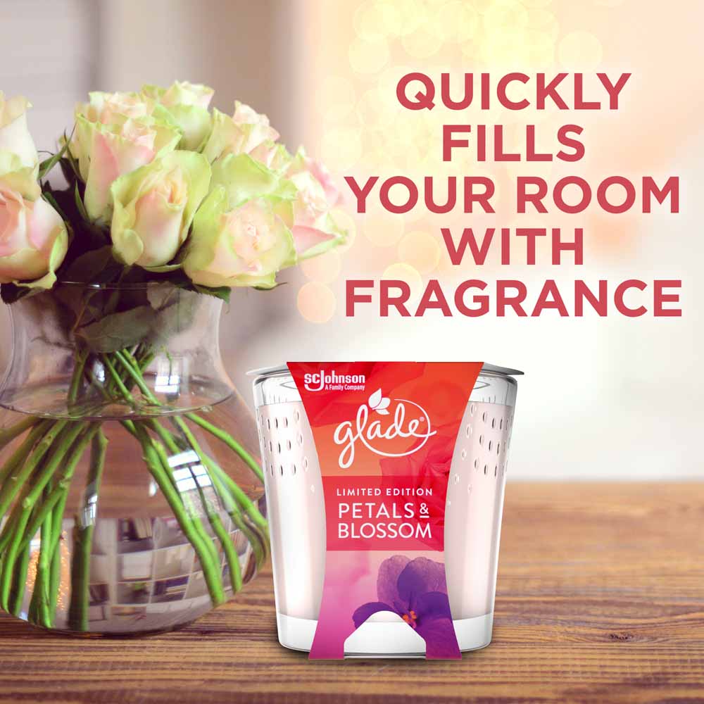 Glade Limited Edition Candle Petals and Blossom 129g Image 5