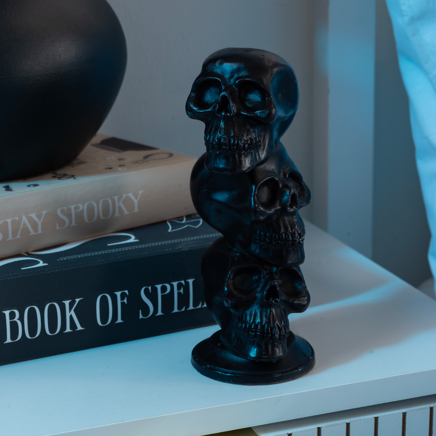 Stacked Skull Candle Image 2