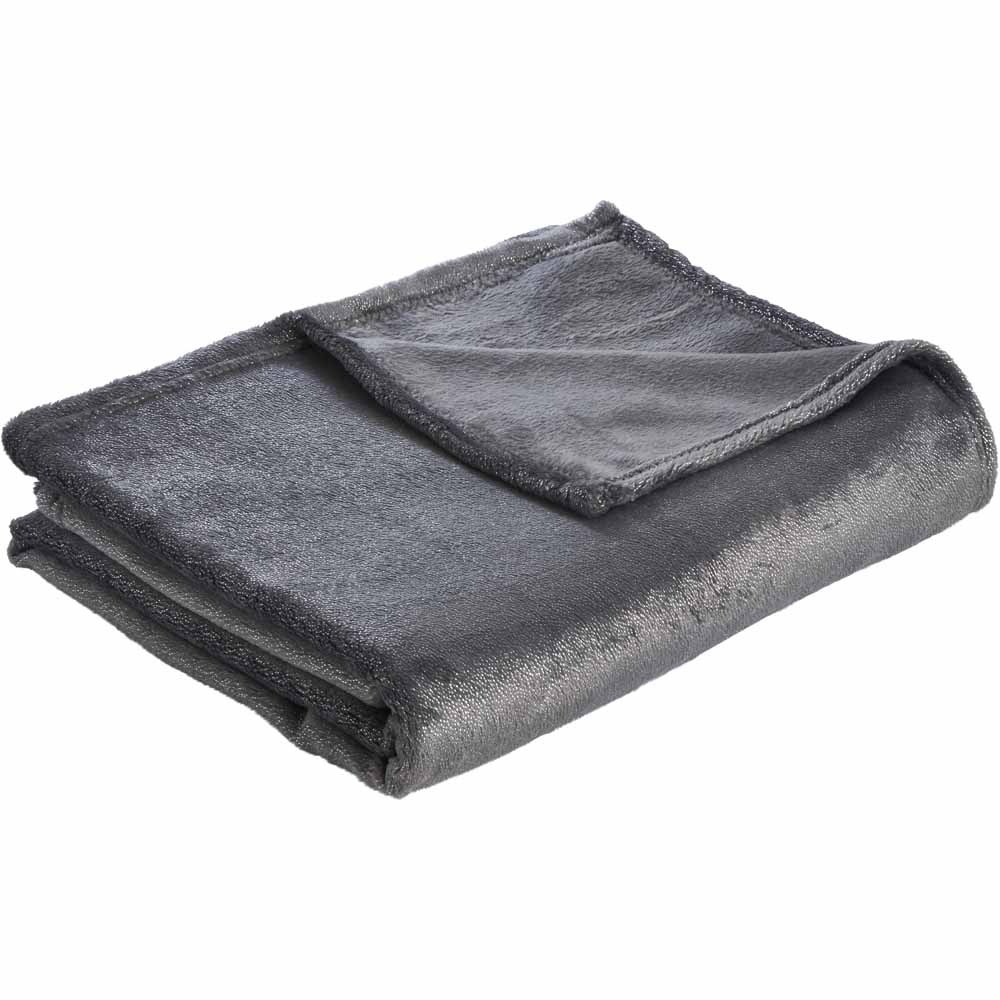 Wilko 130 x 170cm Charcoal Shimmer Polyester Throw Image 1