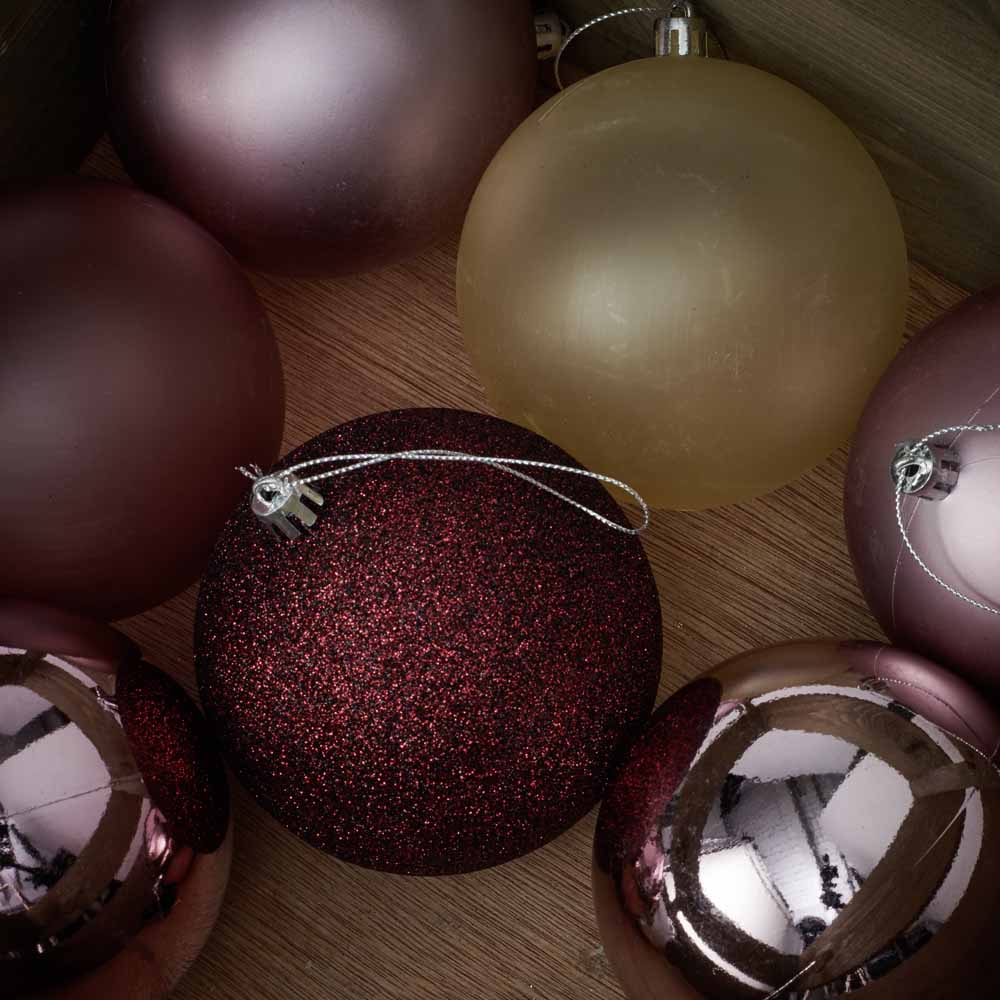 Wilko Cocktail Kisses Assorted Christmas Baubles 7 Pack Image 2