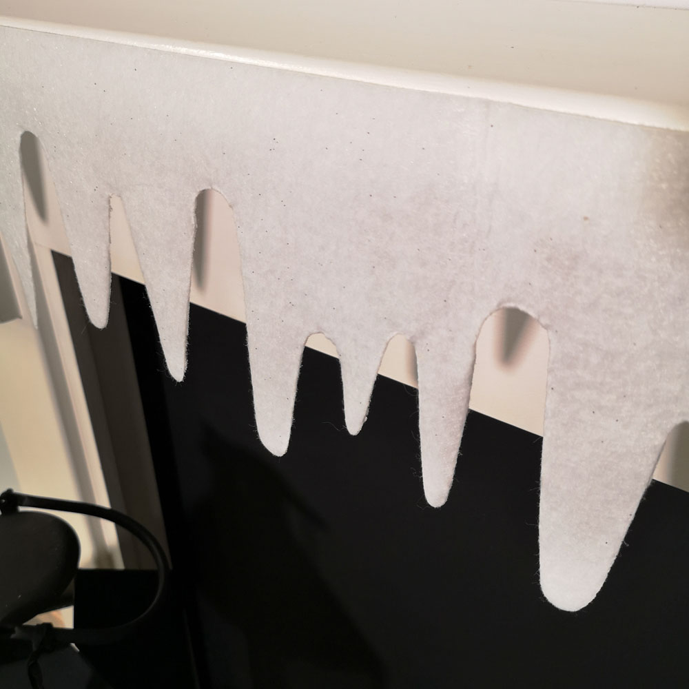 Premier Glitter Icicle White Felt Fringe Wall Fireplace Christmas Decoration 18 x 240cm Image 4